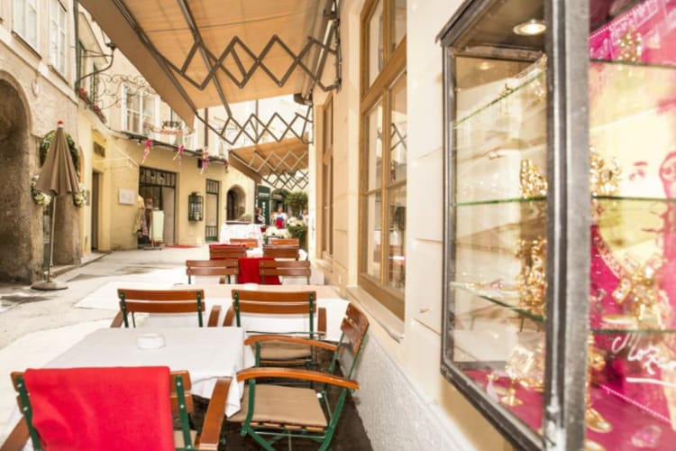 External and restaurant seating 2